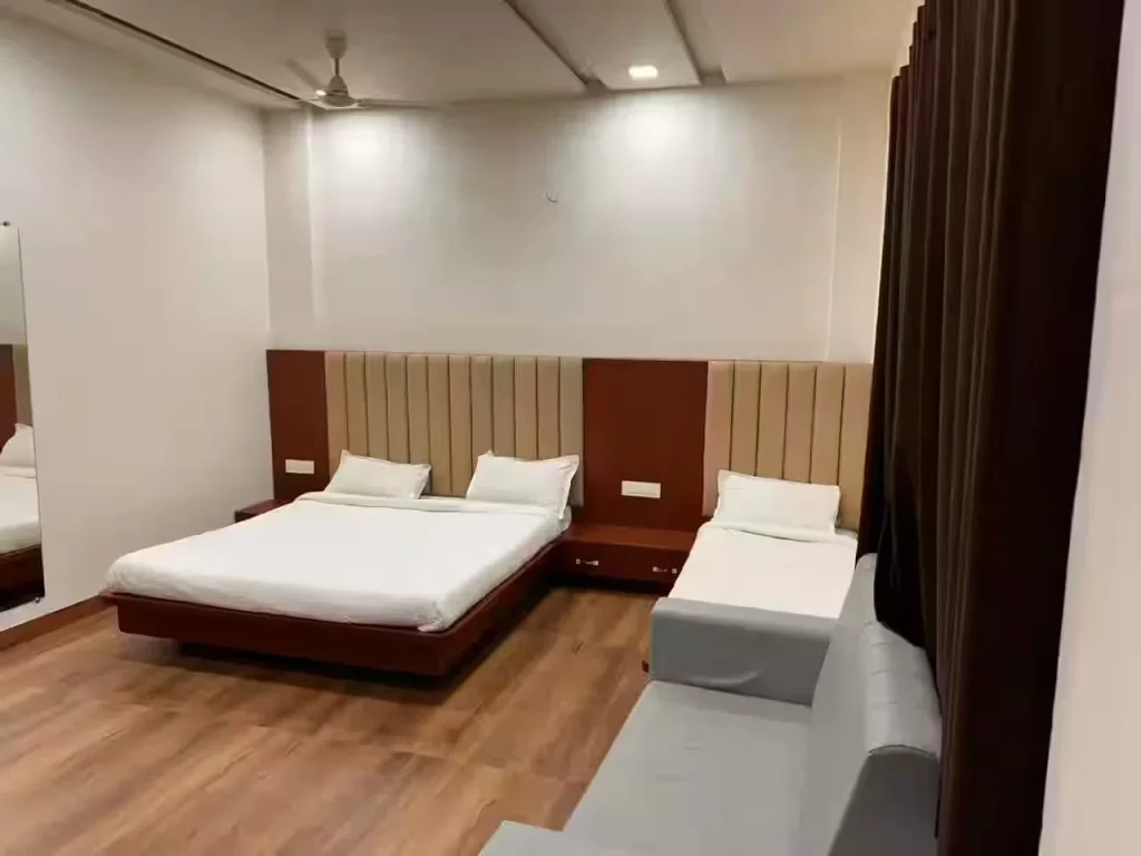 Royal Comfort Classic Standard Elegant Double Bedroom